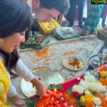Priyanka Chopra Instagram - या देवी सर्वभूतेषु लक्ष्मी रूपेण संस्थिता। नमस्तस्यै नमस्तस्यै नमस्तस्यै नमो नमः With the blessings of Goddess Mahalakshmi we invite Her grace and abundance into our home. Happy Diwali 🪔 📸 @maneeshkgoyal Los Angeles, California