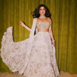 Priyanka Chopra Instagram – Happy Diwali eve… love, light and happiness to everyone. Kicking off the festivities with much gratitude and surrounded by love.❤️✨

Photography: @cibellelevi 
Styling: @stylebyami
Makeup: @missjobaker
Hair: @bridgetbragerhair 
Outfit: @arpitamehtaofficial Los Angeles, California