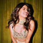 Priyanka Chopra Instagram – Happy Diwali eve… love, light and happiness to everyone. Kicking off the festivities with much gratitude and surrounded by love.❤️✨

Photography: @cibellelevi 
Styling: @stylebyami
Makeup: @missjobaker
Hair: @bridgetbragerhair 
Outfit: @arpitamehtaofficial Los Angeles, California