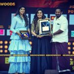 Priyanka Deshpande Instagram - Whistle podu!💛 @sureshraina3 . . #behindwoodsgoldicons #behindwoods #chinnathala #makapa #roboshankar #sureshraina #csk #bestanchor #greatful #thankyou #makkale #uhappyihappy