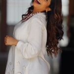 Priyanka Deshpande Instagram – Embrace the glorious mess that you are 🤍
.
.
.
#inlovewithmyself #selflove #imemyself #uhappyihappy 
.
.
@camcrowphotographi jiii I love you awesome fellow🤍🤍
Hairstylist: @krishna_hairstylist 🤍🤍