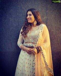 Priyanka Deshpande Instagram - Keep calm and sparkle 💎🌸 . . Outfit : @styl_chennai 🤍🤍 Accessories: @rimliboutique 🤍🤍 PC: @djblackchennai 🤍🤍 Makeup: @makeupramchennai 🤍🤍 Hairstylist: @krishna_hairstylist 🤍🤍