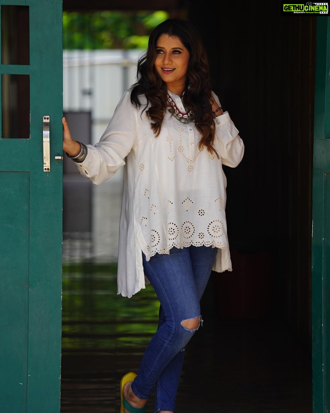 Priyanka Deshpande Instagram - Exist loudly!🤍 . . . 📸: @camcrowphotographi 🤍