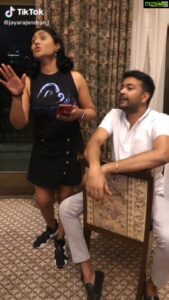 Punnagai Poo Gheetha Instagram - Neengheh avengheleyeh paarungheh saar🤦‍♀️

@jayarajendranj