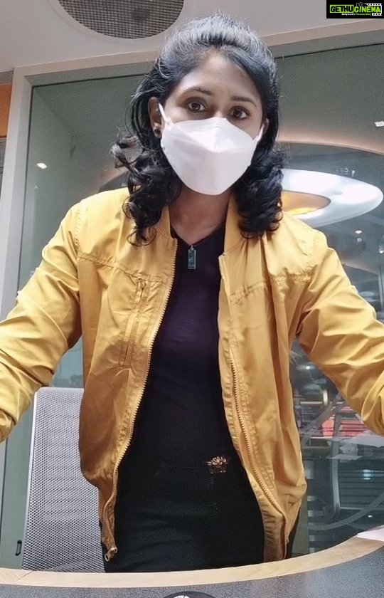Punnagai Poo Gheetha Instagram - #naduvulehkonjembatilehkaanem Raagavil Gheetha'vin #MarmaDesam Hit 2 Million. TQ ❤️😘 @raaga.my #Syok #SyokCast #brainteaser #punnagaipoogheetha #malaysia #malaysianindian #Radio #RadioShow #Broadcast #media