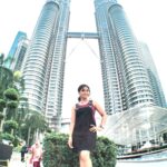 Punnagai Poo Gheetha Instagram – Sutentireh kaatrei swasikiren..
Thai naadeh unnai  mugemudiyindre swasikeh asai padugiren. Lov u #Malaysia 🇲🇾 ❤️ I pray & hope that you will heal soon. 
Selamat Hari Merdeka 64
#Throwback #KLCC #IndependenceDay
Pls dun ask whr’s my mask.. pic taken before Covid 😷