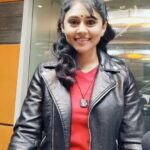 Punnagai Poo Gheetha Instagram – @raaga.my #Syok #SyokCast #naduvulehkonjembatilehkaanem #brainteaser #punnagaipoogheetha #malaysia #malaysianindian #Radio #RadioShow #Broadcast #media