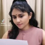 Punnagai Poo Gheetha Instagram – Vidleh ungheleh eppadi kupuduvaangheh? 

#tamildialogue #tamil #punnagaipoogheetha #malaysia #malaysianindian #funnytamildialogue  #funnyvideos