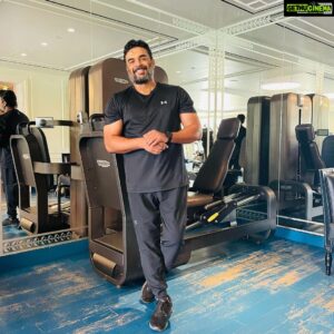 R. Madhavan Instagram - Dad bod be dammed.. Maddy boy is inching back..😂😂😂👍👍❤️❤️