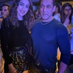 Raai Laxmi Instagram - Happiest bday to the most loving ,kind and sweetest person @beingsalmankhan wishing u a lifetime of happiness , love and peace have a wonderful year ahead god bless u cheers 🥳🍾🎉🎉🎁