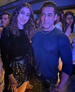 Raai Laxmi Instagram - Happiest bday to the most loving ,kind and sweetest person @beingsalmankhan  wishing u a lifetime of happiness , love and peace have a wonderful year ahead god bless u cheers 🥳🍾🎉🎉🎁