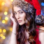 Raai Laxmi Instagram - Christmas is too sparkly said no one ever.😍🥰❤️🎄💫🔔🎅 📸 : @propixer #merrychristmas #lovebling #christmasday #merryxmas #holidayseason #happyholidays #live #life #happiness #love #happydecember ❤️