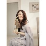 Radhika Madan Instagram - First win for Taaru. So so so grateful to have gotten the opportunity to work with the most amazing team! Dinoo and @homster I love you. @deepakdobriyal1, @kareenakapoorkhan @pankajtripathi , @ranvirshorey , Dimple Ma'am Thankyou for letting me share the screen space with you ..it was no less than a dream.❤ And @irrfan Sir who I had the privilege to call my father for those 120minutes. Thankyou for being you. Miss you.❤ #angrezimedium
