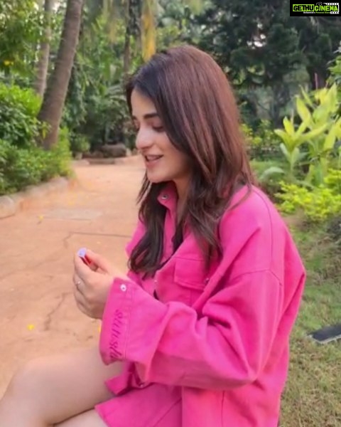 Radhika Madan Instagram - Guys, just wanted to share an on-the-go must-haves that you might have seen in the media earlier this week. I have a little spray that goes everywhere, with me- it is the Colgate Vedshakti Mouth Protect Spray. It uses Ayurvedic active power and that instantly kills germs with just one spray! Be sure to check it out! @colgatein #VedshaktiMouthProtectSpray #GetSetSpray #onthegoessential #aakarogermskonaakaro