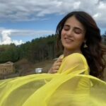 Radhika Madan Instagram – Well lets just say mera pahaado par thuthur- thuthur ke yellow saadi pehen ke naachne ka sapna poora ho gaya hai.✌