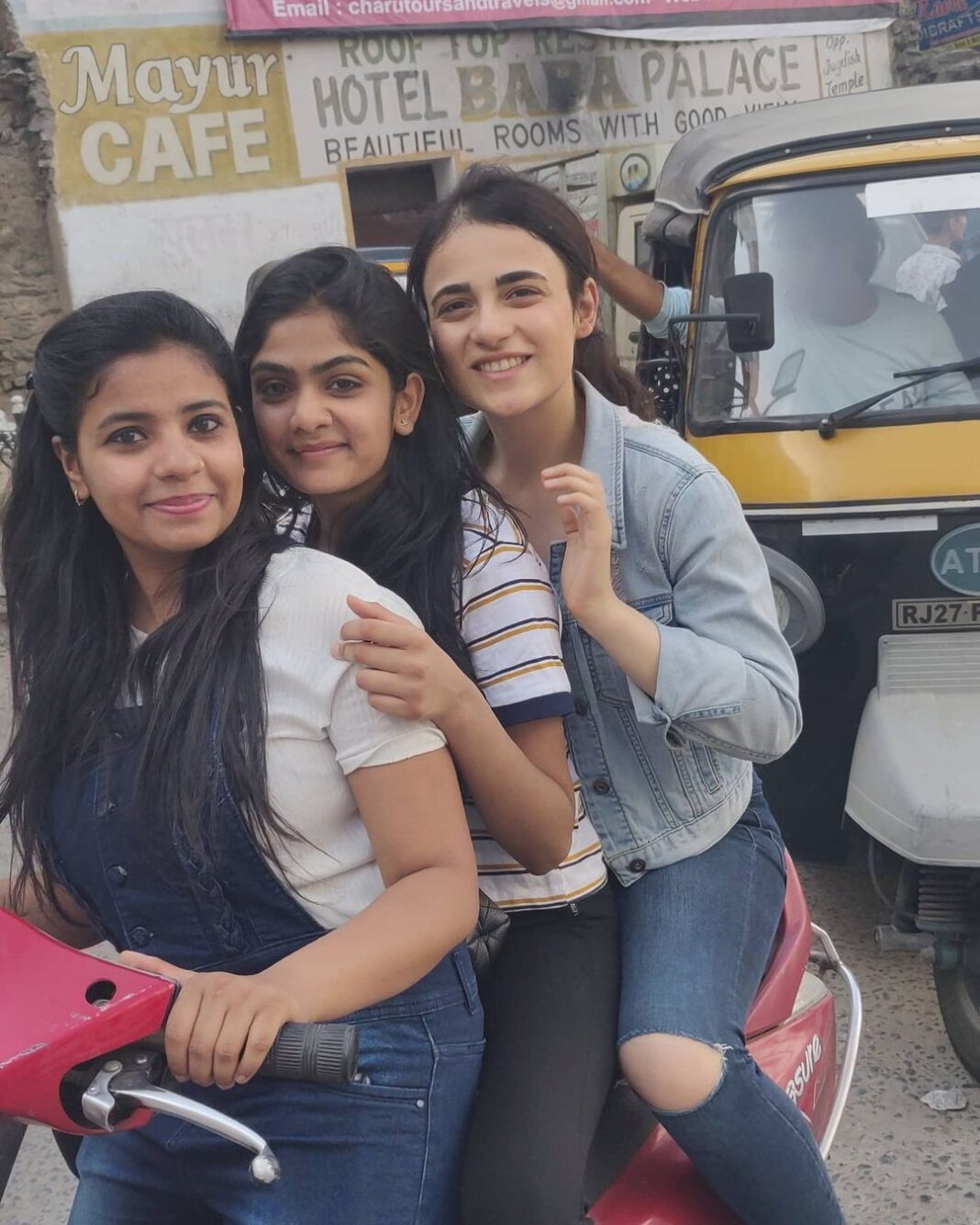Radhika Madan Instagram - Just an appreciation post for Arushi and Neha, the girls who helped me become Taarika. They used to pick me up on a scooty and spend the whole day with me. From visiting their Angrezi Medium schools to having kulhad chai at Fateh Sagar lake to giving me the ultimate
