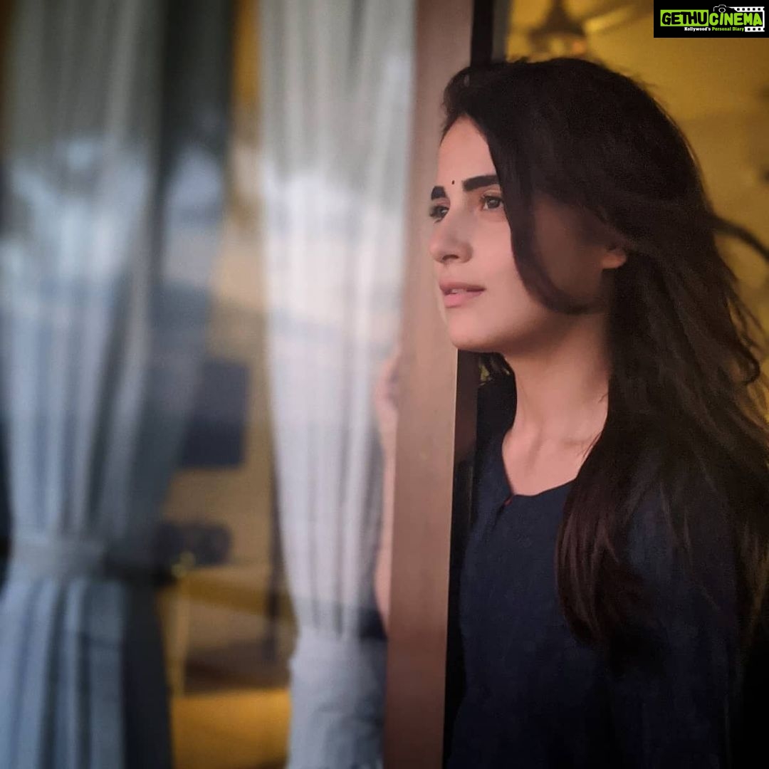 Radhika Madan Instagram - जुगनी सोचन दे विच खोयी . . ढूंढें किसे दे विच ओह कोई . .