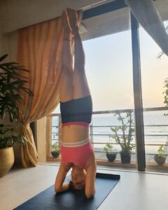 Radhika Madan Instagram - When your routine is upside down.
#lockdowneffects #whattimeisit #jabjaagotabhisubha🌞