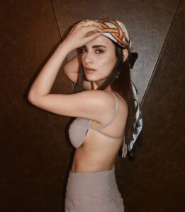 Radhika Madan Instagram - Alexa play "tu cheez badi hai mast mast"🕺

-------------------------------------------------------------------
Photographer : @pehelaggarwal
Makeup: @annieemakesart
Stylist : @ruchikrishnastyles
Assistant Stylist: @nannikabhuptani 

Wearing: @labelankitajain
Bandanna: @la.carte.blanche
Earrings: @azotiique
Rings: @foret.store