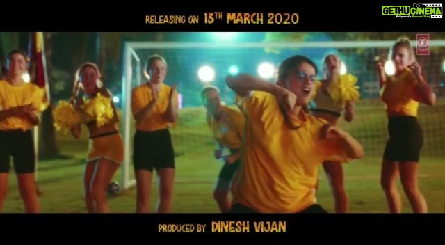 Radhika Madan Instagram - Bachpann se leke ab tak jitni bhi bollywood giri andar thi sab isme nikaal di! #NachanNuJeeKarda!ππ» Song out now - Link in bio #AngreziMedium in cinemas 13th March, 2020. @irrfan #KareenaKapoorKhan @deepakdobriyal1 #DineshVijan @homster @bhushankumar #DimpleKapadia @ranvirshorey @pankajtripathi @kikusharda @mainhoonromy @nikhitagandhiofficial @tanishk_bagchi @tseries.official @maddockfilms @officialjiostudios @officialjiocinema @penmovies @carnivalmovienetwork #FridayFeeling