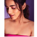 Radhika Madan Instagram - देखे हैं सडी अँखियाँ ने एह सपने अम्बरान दे . .😇