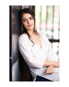 Radhika Madan Instagram - दो नैना और एक कहानी . .