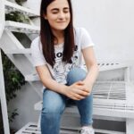 Radhika Madan Instagram – mein aankhe band karti hun to tumhe dekhti hun . .
aankhe kholti hun to tumhe dekhna chahti hun . .
har pal har ghadi har waqt mere naina meri naina ko doondhate hain . .
*tan tan tan tan tan*