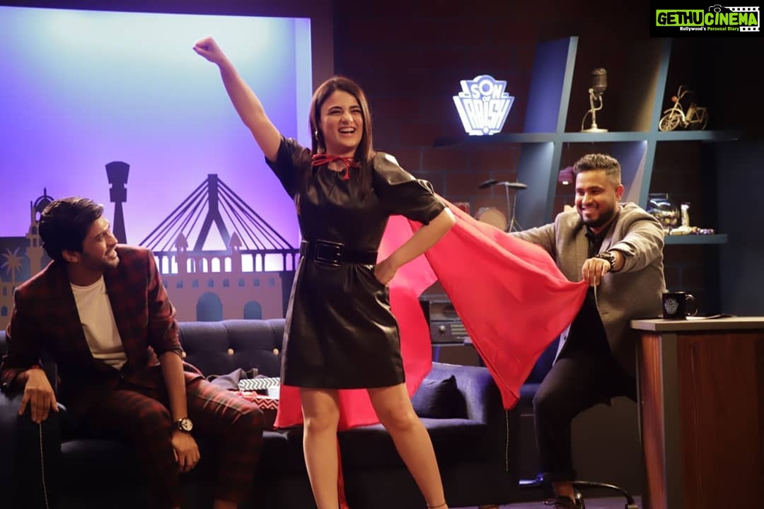 Radhika Madan Instagram - Saved the day!😎😋 Had soo much fun! @abishmathew @naveen.polishetty Episode Link in bio