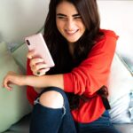 Radhika Madan Instagram - #RedmiNote6Pro, the Quad camera all-rounder is here. I got my hands on the Rose Gold variant and it looked gorgeous. You can also get yours in Blue or Black in the #BlackFridaySale on 23rd November on mi.com, Mi Home and @flipkart. Available with great bank cash back offers. Follow @RedmiIndia and @XiaomiIndia to stay tuned.