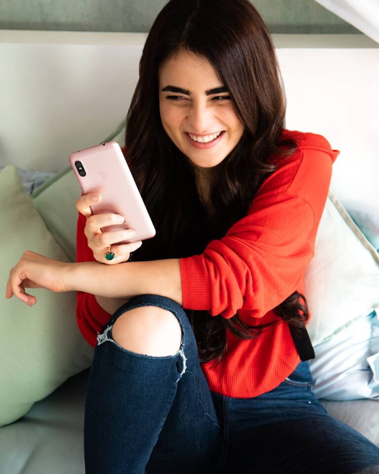 Radhika Madan Instagram - #RedmiNote6Pro, the Quad camera all-rounder is here. I got my hands on the Rose Gold variant and it looked gorgeous. You can also get yours in Blue or Black in the #BlackFridaySale on 23rd November on mi.com, Mi Home and @flipkart. Available with great bank cash back offers. Follow @RedmiIndia and @XiaomiIndia to stay tuned.