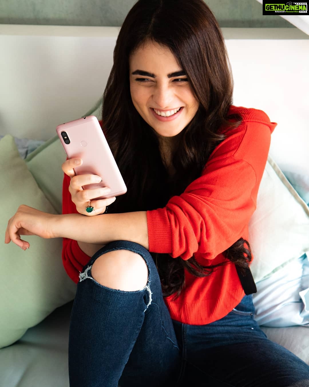 Radhika Madan Instagram - #RedmiNote6Pro, the Quad camera all-rounder is here. I got my hands on the Rose Gold variant and it looked gorgeous. You can also get yours in Blue or Black in the #BlackFridaySale on 23rd November on mi.com, Mi Home and @flipkart. Available with great bank cash back offers. Follow @RedmiIndia and @XiaomiIndia to stay tuned.