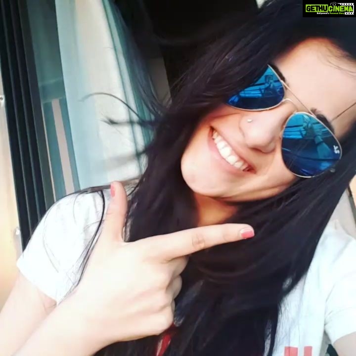 Radhika Madan Instagram - I love smiles & surprises so I’m joining Captain @virat.kohli #SmileSquad for sure! Keep up the great work. @GioneeIndia https://goo.gl/0ibPuz