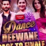 Radhika Madan Instagram - Pouring all the #Shiddat wala love on these young dancers in #DanceDeewane3. @madhuridixitnene @dharmesh0011 @thetusharkalia @colorstv #DanceDeewane3 #DD3 #DanceMachayenge #Colors #RaceToFinale #FinaleVoting