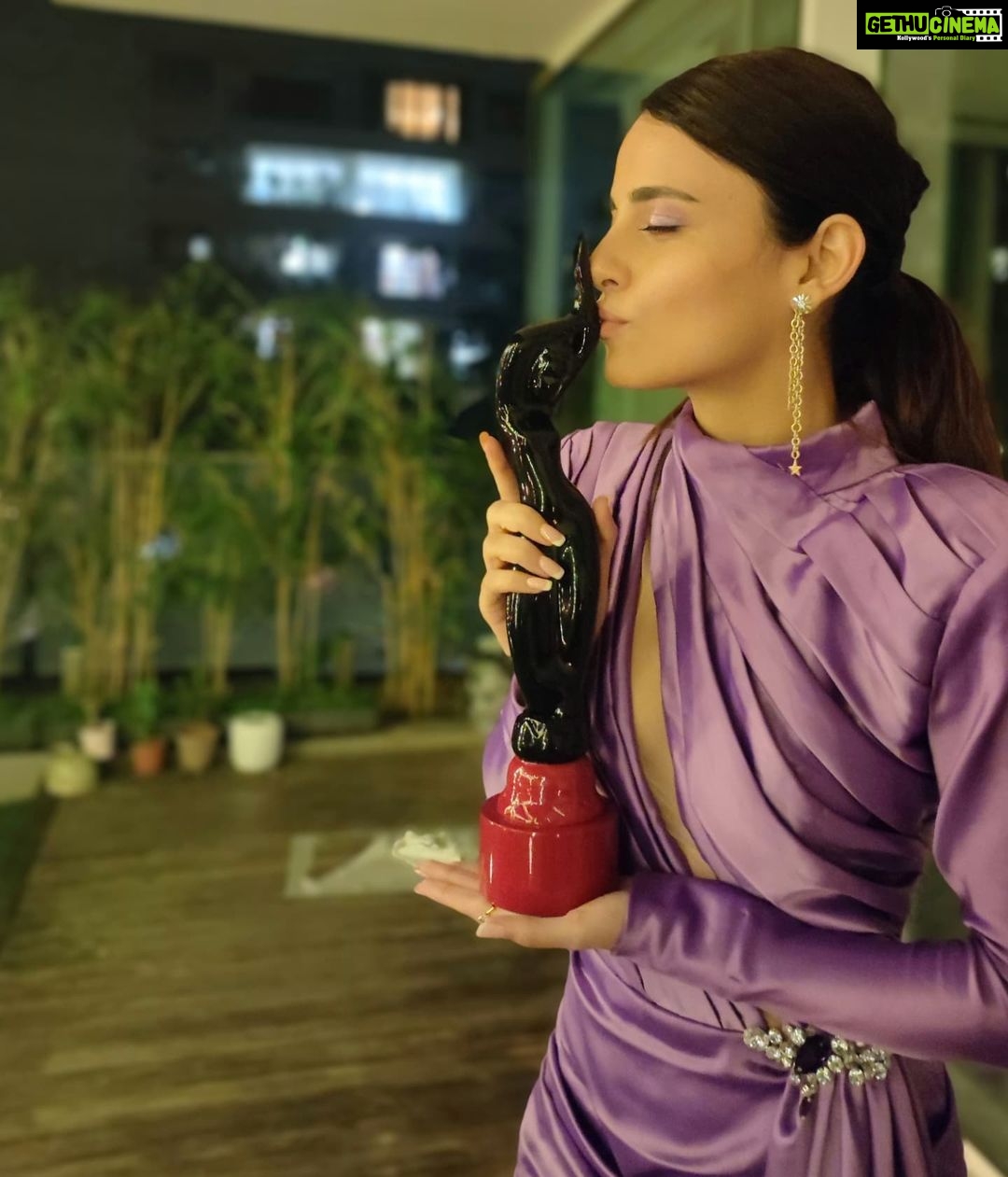 Radhika Madan Instagram - They say that the characters you play give you something and take something from you. When I was approached to play "Didi" I was lingering in this uncertain anxious energy, eager to know what happens when you make it at the top (which I feel every actor experiences) and I really wanted to break away from that. Didi was above all of that..she was sitting right at the top owning everything and everyone.. and I would have given my all to experience even a minute of it! Thankyou @vasanbala for giving me that opportunity.. I think somewhere didi took away the insecurity in me and gave me this immense power of finding The 'spotlight' within.๐ To Didi๐ฅ๐ @filmfare