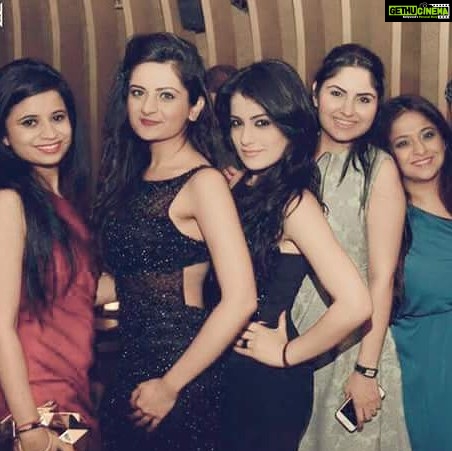 Radhika Madan Instagram - Throwback to a killer party! #sister'sbirthday#amazingparty#amasingpeople <3
