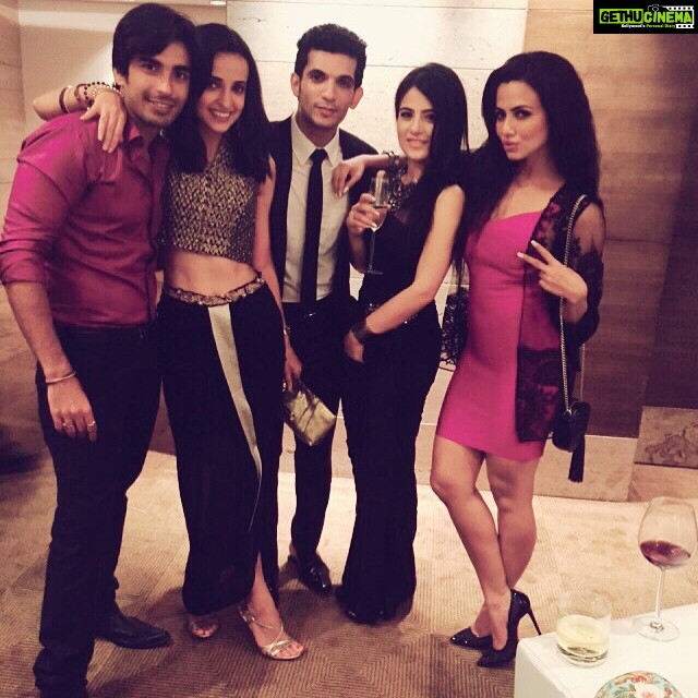 Radhika Madan Instagram - #crazynight!!! #amazingpeople😁❤️