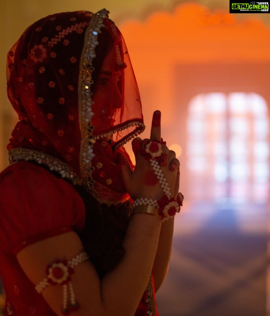 Radhika Madan Instagram - They say that the characters you play give you something and take something from you. When I was approached to play "Didi" I was lingering in this uncertain anxious energy, eager to know what happens when you make it at the top (which I feel every actor experiences) and I really wanted to break away from that. Didi was above all of that..she was sitting right at the top owning everything and everyone.. and I would have given my all to experience even a minute of it! Thankyou @vasanbala for giving me that opportunity.. I think somewhere didi took away the insecurity in me and gave me this immense power of finding The 'spotlight' within.๐ To Didi๐ฅ๐ @filmfare