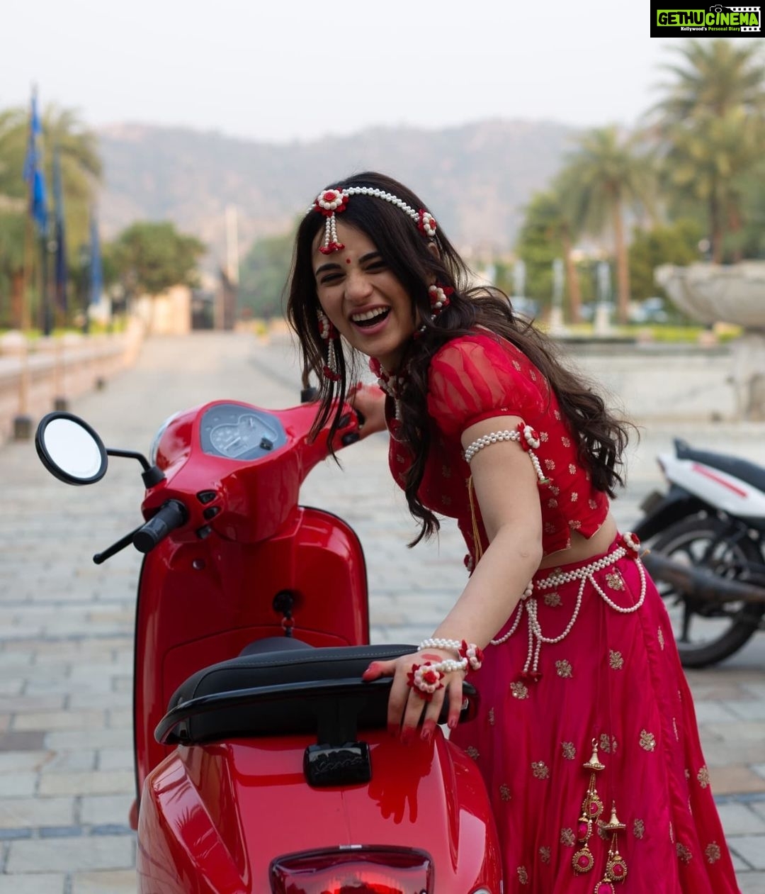 Radhika Madan Instagram - They say that the characters you play give you something and take something from you. When I was approached to play "Didi" I was lingering in this uncertain anxious energy, eager to know what happens when you make it at the top (which I feel every actor experiences) and I really wanted to break away from that. Didi was above all of that..she was sitting right at the top owning everything and everyone.. and I would have given my all to experience even a minute of it! Thankyou @vasanbala for giving me that opportunity.. I think somewhere didi took away the insecurity in me and gave me this immense power of finding The 'spotlight' within.๐ To Didi๐ฅ๐ @filmfare