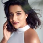 Raiza Wilson Instagram – Photographer : @vigneshkumarphotography 
Edit : @the_pixchanger 

Stylist : @swetha.raghul 
Make-up : @chisellemakeupandhair 
Hair : @ashwinihairandmakeup 
 

Dress – @hayari.satori 
Jewellery – @attrangi_designs 
Footwear – @feeltwenty