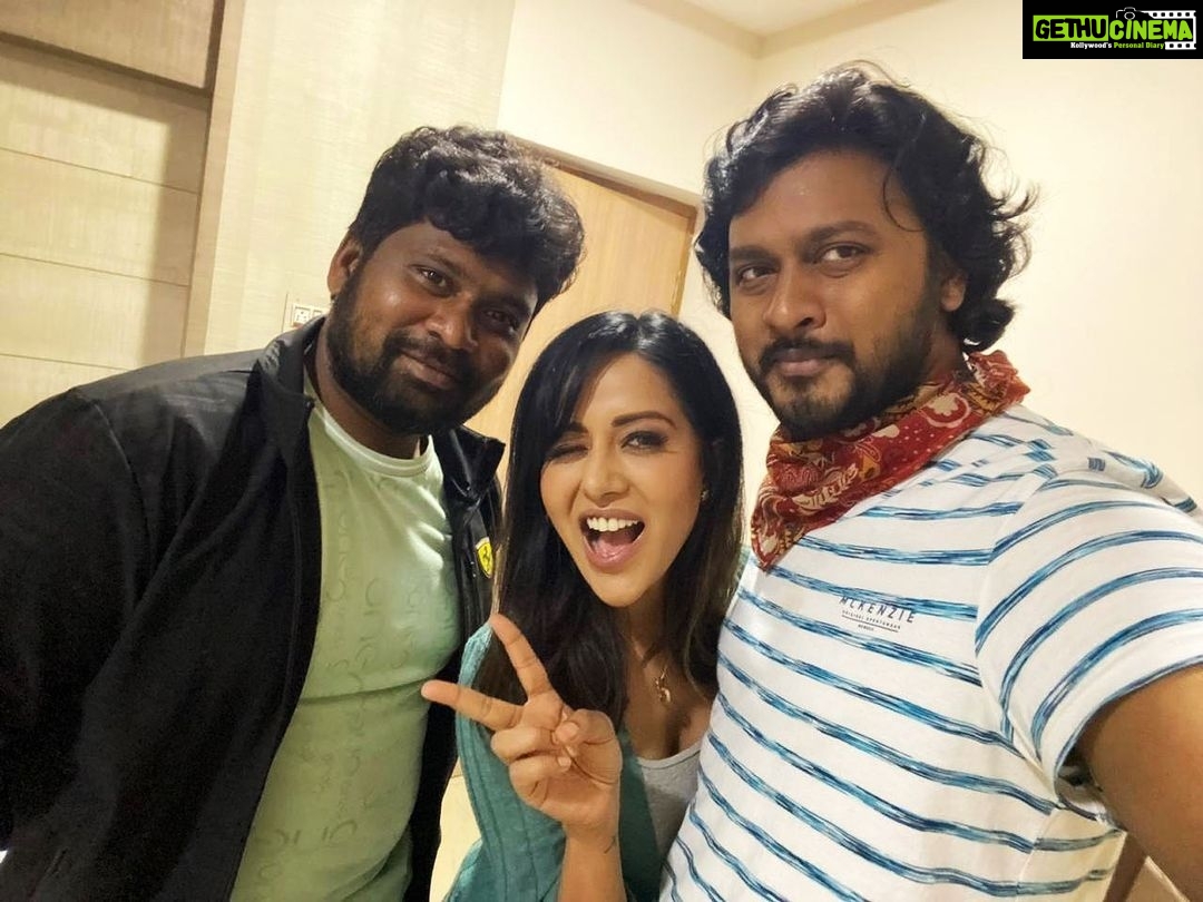 Raiza Wilson Instagram - Big shout out to the guys who made this happen and dint allow any of us to feel the pressure. Thankyouuu @dhilipsubbarayan and @sathishoffl ❤️❤️❤️💫💫💫 (Sir I don’t have a picture with you sorryy @caarthickraju 😭😭😭) #TheChase