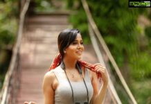Raiza Wilson Instagram - A pic from my next film ! Superr duperr excited about this !! Dir @caarthickraju @samcsmusic @r.velraj.isc @dhilipaction @sathishoffl @tuneyjohn @proyuvraaj @kavitha_j1 #AppleTreeStudios #RajShekarVarma First look coming Soon 🕺🏼