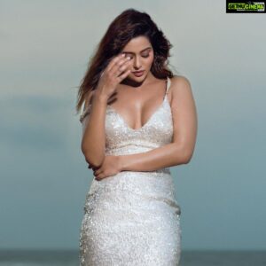 Raiza Wilson Instagram - Gown - @gillsmanjulakshmi
Makeup - @aksharasalonandstudio
Hair - @shahi_ns_artistry
Photography - @prachuprashanth

Styled by Divya and Navya - @designbyblueprint & @blueprint_by_navya_divya