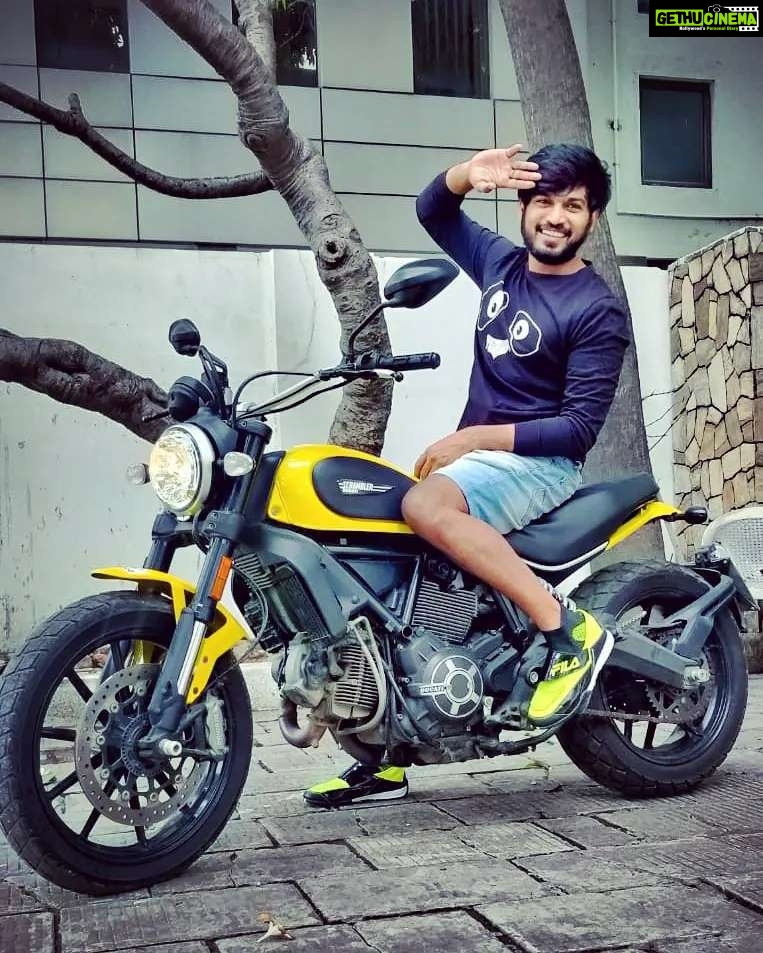 Rakshan - 244K Likes - Make life a ride ✨
#ducati #ducatiscrambler
#bmw #bmwmotorrad #s1000rr #s1000rrgram #vr46 #vr46tribe #dainese #agvhelmets #monsterenergy #instagram #lifestyle #adventure #traveler