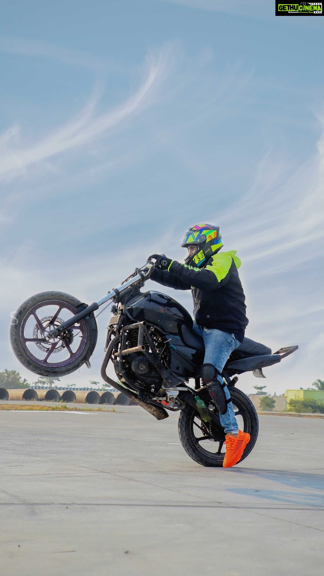 Rakshan - 244K Likes - "If you're worried about falling off the bike, you'd never get on one."💯
Disclaimer: Do not attempt to duplicate any of the stunts on your own! All the stunts have been performed with professional guidance and under a controlled environment.
#reels #instareels #actor #vjrakshan #bikestunts #motorcycles #stuntriding #freestyle #stunttraining #wheelie #drift #bikes #stuntbikes #moto #stuntlife