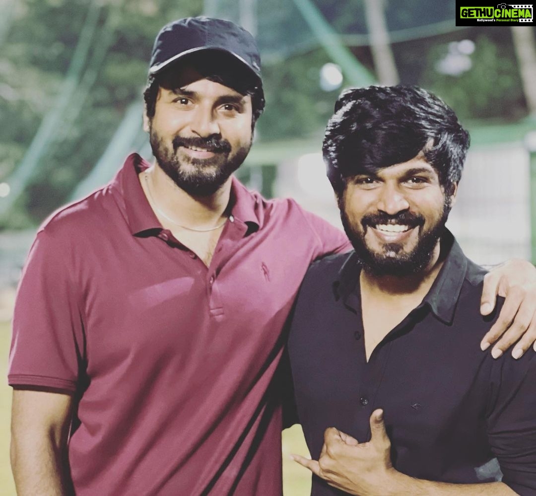 Rakshan Instagram - Annaπ @sivakarthikeyan #cricketmatch π
π