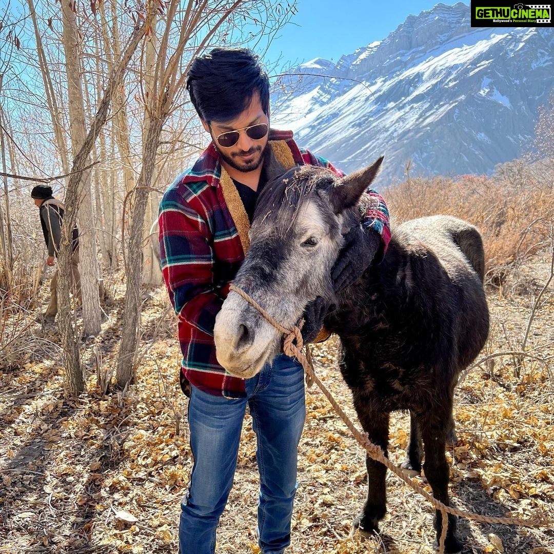 Rakshan - 247.9K Likes - He didnt understand my joke so I made him smile 😍😋🦄