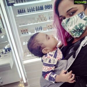 Ramya NSK Instagram - My Baby's first day out! 💕
Thank you @soulslings_india for sending me the most comfortable baby sling! Love it! 💕

@sathya_actor 
@kryolanofficial 
@kryolanindia