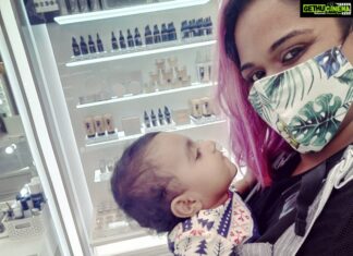 Ramya NSK Instagram - My Baby's first day out! 💕 Thank you @soulslings_india for sending me the most comfortable baby sling! Love it! 💕 @sathya_actor @kryolanofficial @kryolanindia Express Avenue Mall