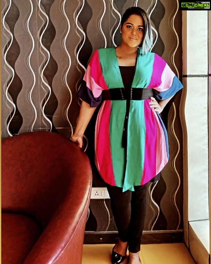 Ramya NSK Instagram - Sm!le ☺️❤️ Outfit: @stephinlalanofficial Styling: @sunilkarthik_sk #singing #singingshow #suntv #pongal #shooting #shoottime📷 #ramyansk #fashion #colorful #pongalspecial #suntvshow