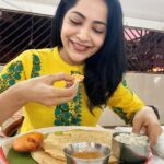 Ramya Subramanian Instagram - Adichu Pudichu epdiyo canteen close panradhuku munnadi, last day Mountbatten Mani Iyer Tiffen Saaptu mudichaachu 🙈😍💯✔️🤝😉😋! #WillMissSabhaSaapaadu #2022Beginnings